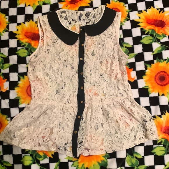 Lace top - Picture 1 of 2